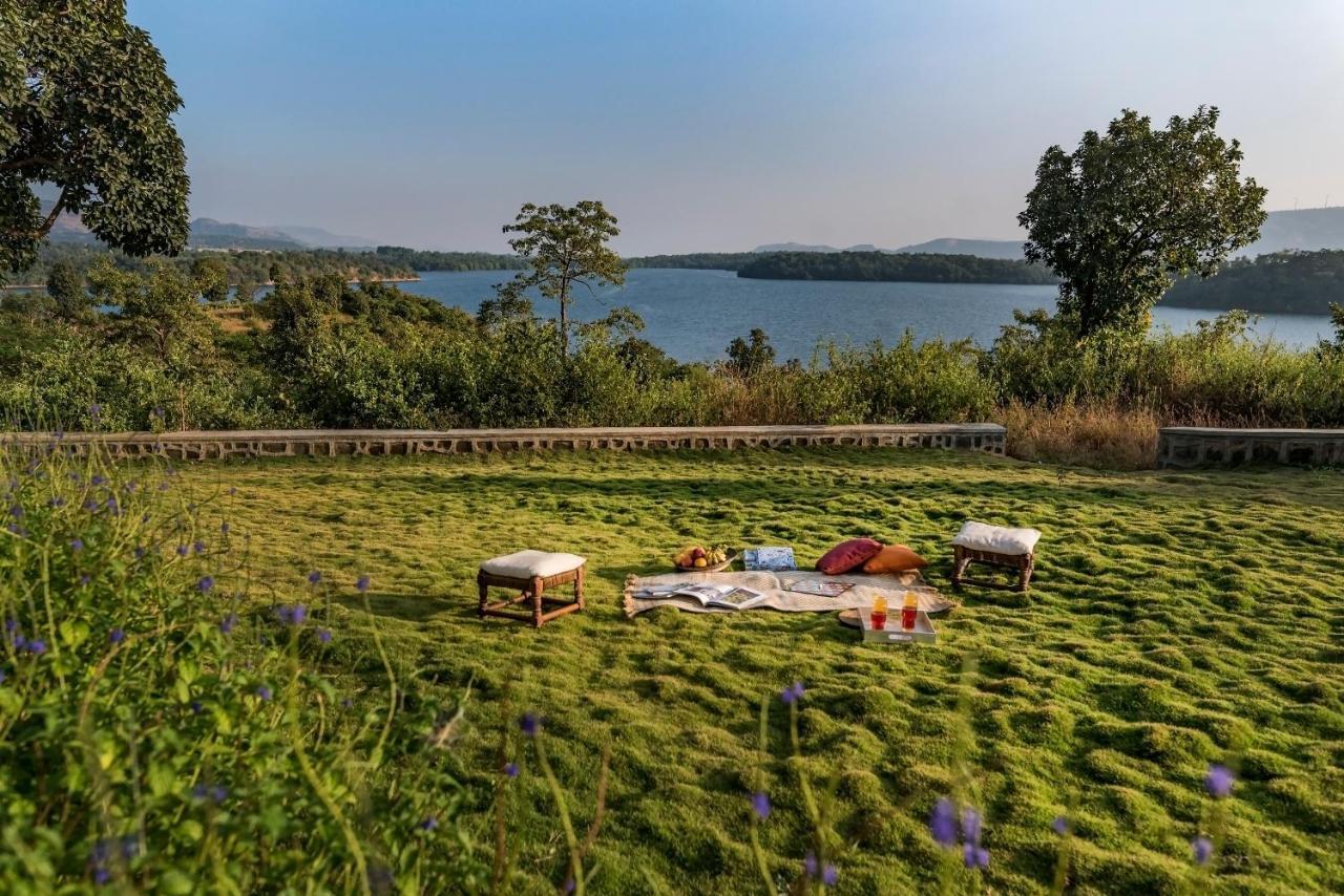 Saffronstays Anantham, Kamshet - Pet-Friendly Lakefront Villa With A Huge Verandah Nethersole Dam Exterior photo